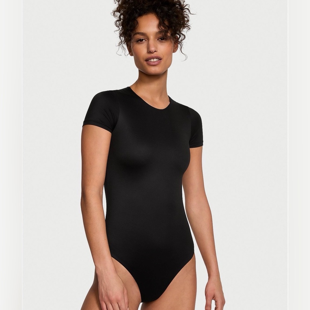 🖤NWT🖤 Bodywear by Victoria with FeatherSoft Innovation Short-Sleeve Bodysuit